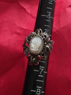 Antique-Style White Cameo Floral Filigree Ring - Women Jewelry